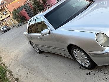 mercedes 200: Mercedes-Benz E-Class: 2.2 l | 1999 il Sedan — 3