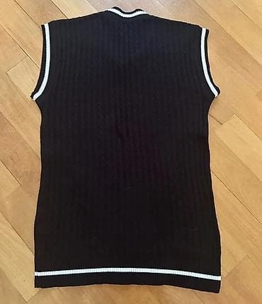 isci geyimi: Qolsuz trikotaj sviter - Rəng: qara, ağ zolaqlı haşiyələr - Dizayn — 1