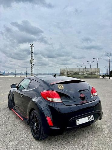 hunday veloster: Hyundai Veloster, 3 qapılı kupe hetçbek, qara rəng. - Sport xarici — 5