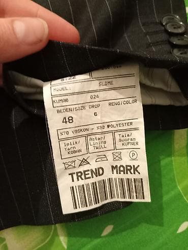 Aksesuarlar: Klassik zolaqlı kişilər üçün dördlük kostyum dəsti, 1 dəfə geyinilib — 3