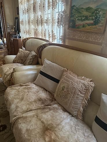 ucuz mebiler: Qiymət- 2000 manat 
İtaliya mebelidir 20000 manata alınmışdır — 3