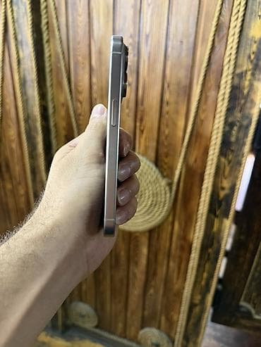 IPhone 15 Pro, Natural Titanium, Face ID — 7