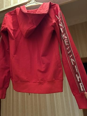 M bədən sadə, qırmızı, nike emblemli jaket — 4