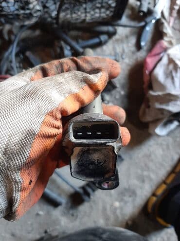 оригинальные запчасти тойота: Toyota Corolla üçün orijinal üstdən bobin var başqa ehtiyat hissələri — 2