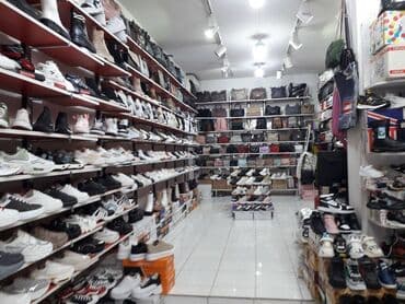 аренда торгового места в магазине: Memar Əcəmi metrosuna yaxınsahəsi 5 kv/m olan, obyekt sumka satmaq — 2