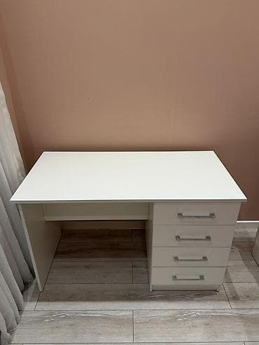 usaq yataqlari: Ağ rəngdə kompakt iş/dırnaq masası Xüsusiyyətlər: - Sağ tərəfdə 4 — 1