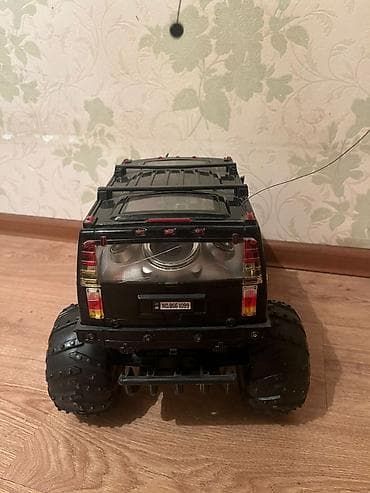 pultlu mawin: Uzaqdan idarə olunan iri təkərli off-road model maşın - Korpus: qara — 2