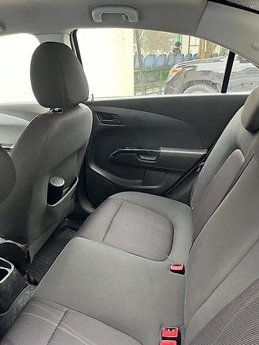 07 masin sekilleri: Chevrolet Aveo sedan – ağ rəng, 4 qapı, kompakt və qənaətcil şəhər — 8