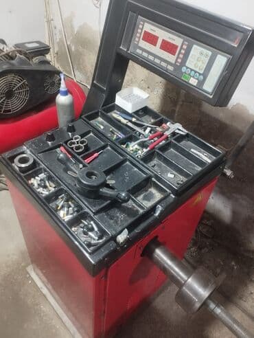 Təkər balanslama aparatı – elektron göstəricili, şaquli mil tipli