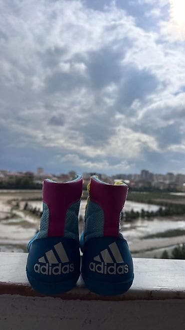Şəxsi əşyalar: Adidas idman ayaqqabısı – mavi/açıq mavi rənglərdə, sarı şnur və — 1