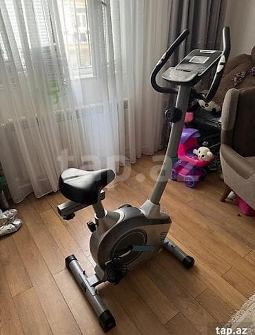 qaci: Qara rəngli, idman məşqləri üçün nəzərdə tutulmuş qaçış trenajoru — 3