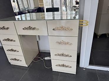 heyet ucun masa: Vizaj masası (salon üçün) - İki tərəfli çekmece bloku: hər tərəfdə 5 — 1