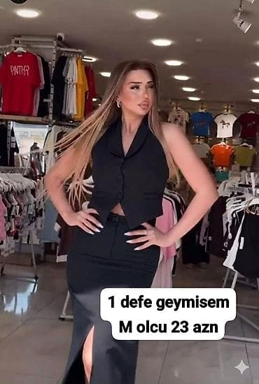 Qadın dəsti – qara rəng - Ölçü: M - Təsvir: Yuxarı hissə düyməli