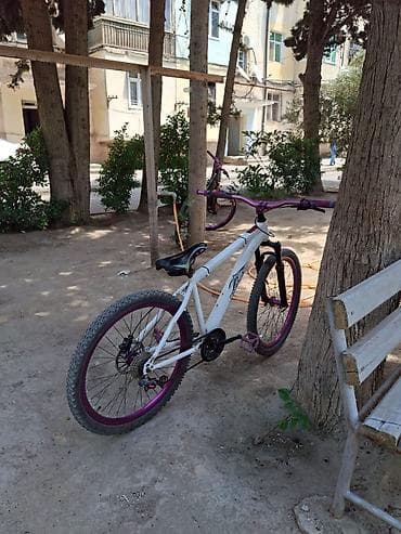 volta: Dirt/Street tipli velosiped - Rəng: ağ gövdə, bənövşəyi detallarla — 4