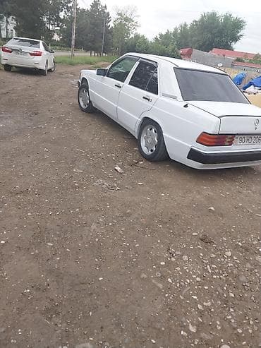 mitsubishi lancer evolution: Mercedes-Benz 190E (W201) – klassik sedan Xüsusiyyətlər: - Korpus: 4 — 4