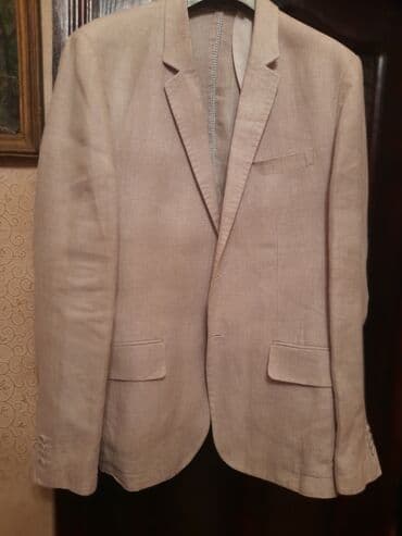 kişi ucun klassik qara kostyum: Kişi üçün klassik tərzdə açıq bej rəngli pencək. Xüsusiyyətlər: - — 1