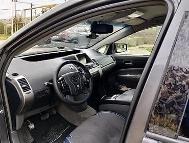 ucuz priuslar: Toyota Prius (ikinci nəsil) hibrid hetçbekMaşın yaxşı veziyyetdedir — 6