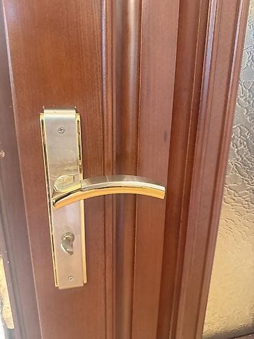 Для гостинной Б/у Межкомнатная дверь 90х205 см С замком, Платная установка, Платная доставка — 3
