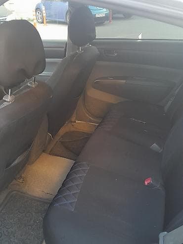 pirus: Toyota Prius (2-ci nəsil) hibrid sedan - Gümüşü rəng, 5 qapı — 5