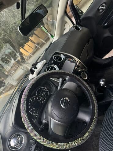 ucuz elektrikli motosiklet: Nissan Note, qara rəng, 5 qapılı hetçbek. Arxa spoylerli, yığcam və — 3