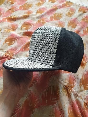 Qara snapback papaq – daşlı dizayn - Model: snapback, arxası — 2