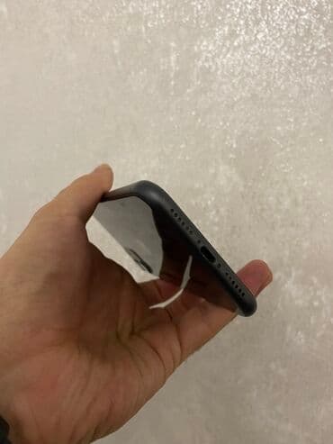 ipjone 11: IPhone 11, Qara, Face ID — 7