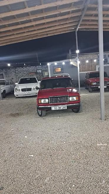 bmw satilir: VAZ 2107, qırmızı sedan Xüsusiyyətlər: - Kuzov: 4 qapılı sedan — 6