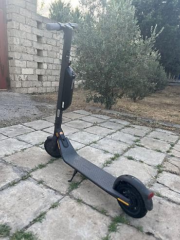 İşlənmiş Elektrik samokat 9", 751 - 1000 Vt, 26 - 35 km/s, Ünvandan götürmə