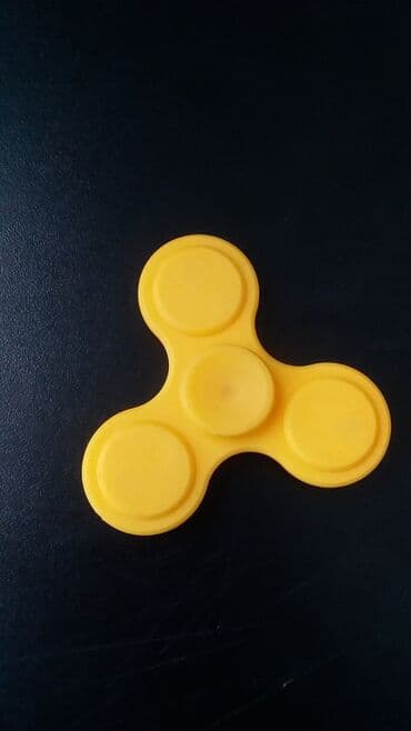 вертолеты на радиоуправлении: Sarı rəngli üçqanadlı fidget spiner - Tri-spinner dizaynı: üç balans — 2