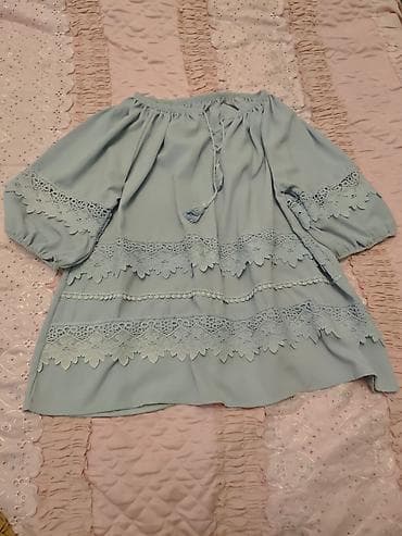 xonca bezekleri: Açıq mavi rəngdə qadın bluzası. - Stil: bohem/romantik, açıq çiyinli — 1