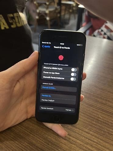 Elektronika: IPhone 8, 64 GB, Qara, Qırıq — 3