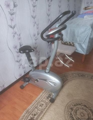 Velotrenajor, evdə məşq etmək üçün əlverişli bir vasitədir. Oturacağı