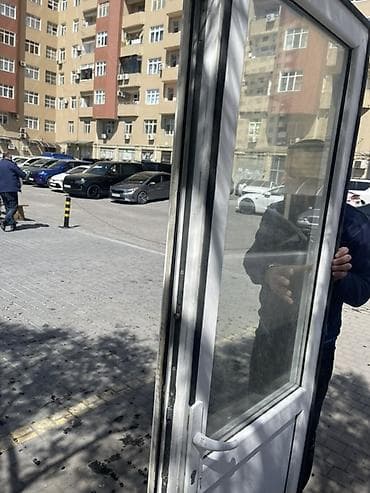 PVC şüşəli qapı - Material: Ağ rəngli PVC profil, üst hissəsi şəffaf