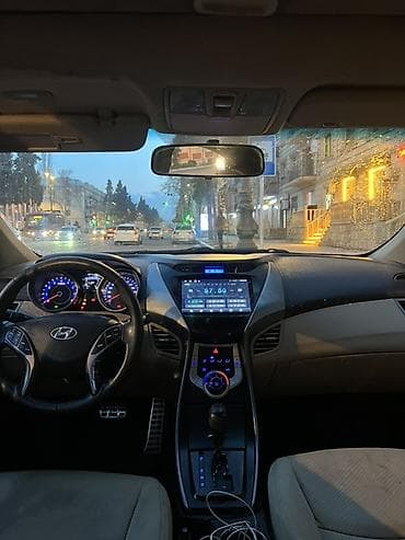 hyundai ix35: Hyundai Elantra: 1.6 l | 2011 il Sedan — 4