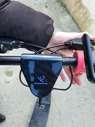 skuturlar: İşlənmiş Elektrik samokat 10", > 1000 Vt, 36 - 45 km/s, Ünvandan götürmə — 9