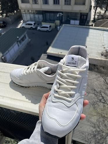 Krasofkalar və idman ayaqqabıları: Trendyol tonny blackdan almisam, 2 3 defe geyinilib cemi, ayagimi — 4