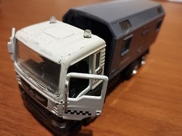 Oyuncaq polis yük maşını modeli - Material: metal gövdə (die-cast) və