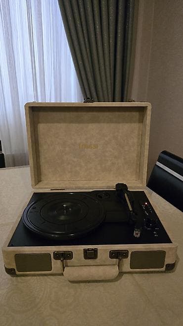 Əskinaslar: SON 1 ƏDƏD VAL OXUMUR Çox gözəl Retro Qramafonlar və göz oxşuyan retro — 3