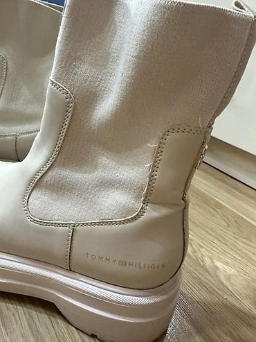 Tommy Hilfiger bej qadın botları 200 azn-a alınıb, çox səliqəli