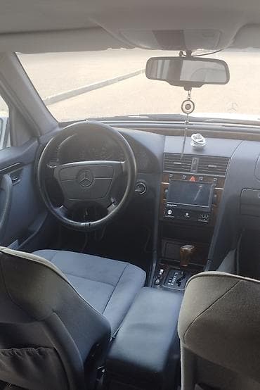 skoda azerbaijan: Mercedes-Benz C-Sinif (W202) sedan - Kuzov: 4 qapılı sedan, gümüşü — 4