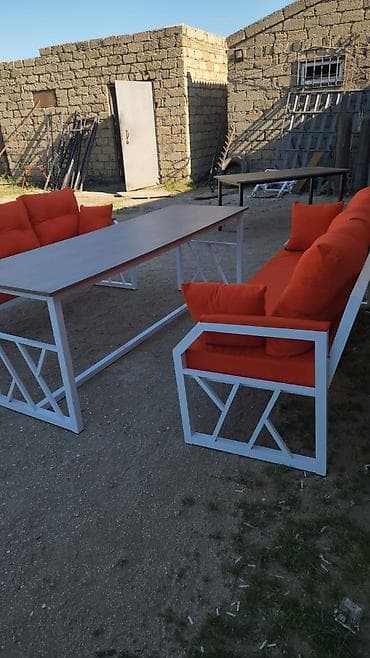 masa kafe: Açıq hava üçün metal karkaslı mebel dəsti - Tərkib: 2 ədəd üçnəfərlik — 2
