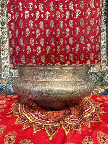 кабинка для душа: Bu gümüşü rəngli qabın üzərində incə naxışlar oyulmuşdur. Qapağı konus — 4