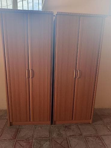 İki ədəd mebel əşyası satılır: 1) Şüşəli taxta qapı - Təbii ağacdan — 3