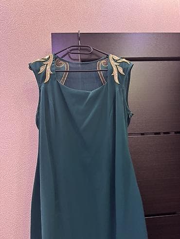 tulum paltar: Zümrüd-yaşıl rəngdə zərif paltar - Model: qolsuz, dizə yaxın uzunluq — 2