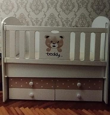 Besik yaxsi veziyyetde matrasjda var.qiymet son.Unvan Azadliq