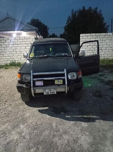 yan guzgu s: Off-road üçün tam təchizatlı SUV - Kuzov rəngi: qara - Ön hissədə — 2