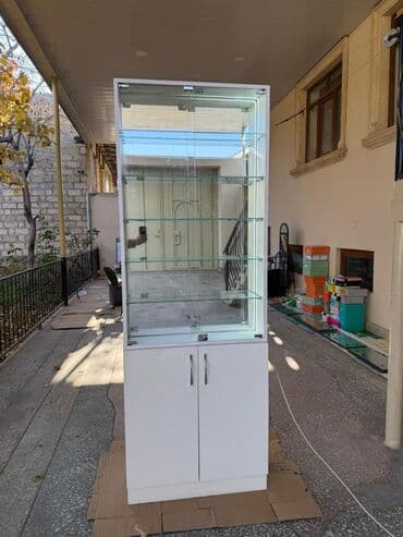 künc rəf: Şüşəli dolab vitrini — 1