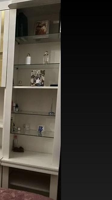 Şüşəli dolab vitrini