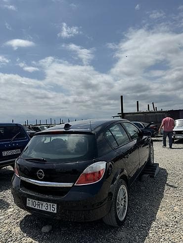 şüşə: Opel Astra: 1.4 l | 2006 il 253000 km Hetçbek — 2