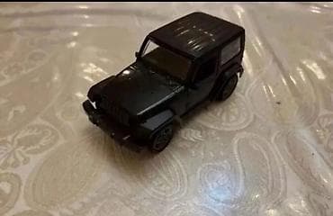 Qara rəngli oyuncaq off-road jeep modeli - Material: metal korpus — 1